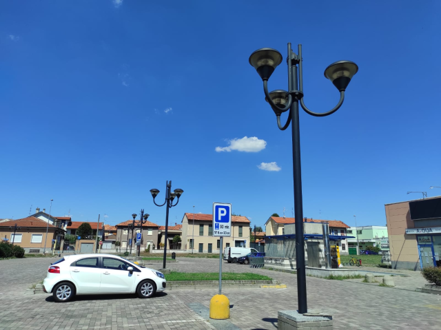 Piazzale UNES : Ripristinata anomalia illuminazione pubblica